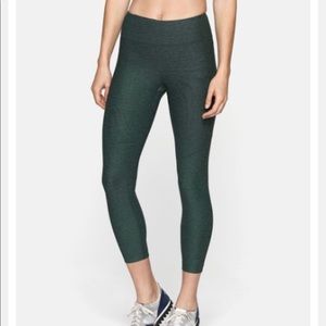 Outdoor voices M hunter green warm up leggings